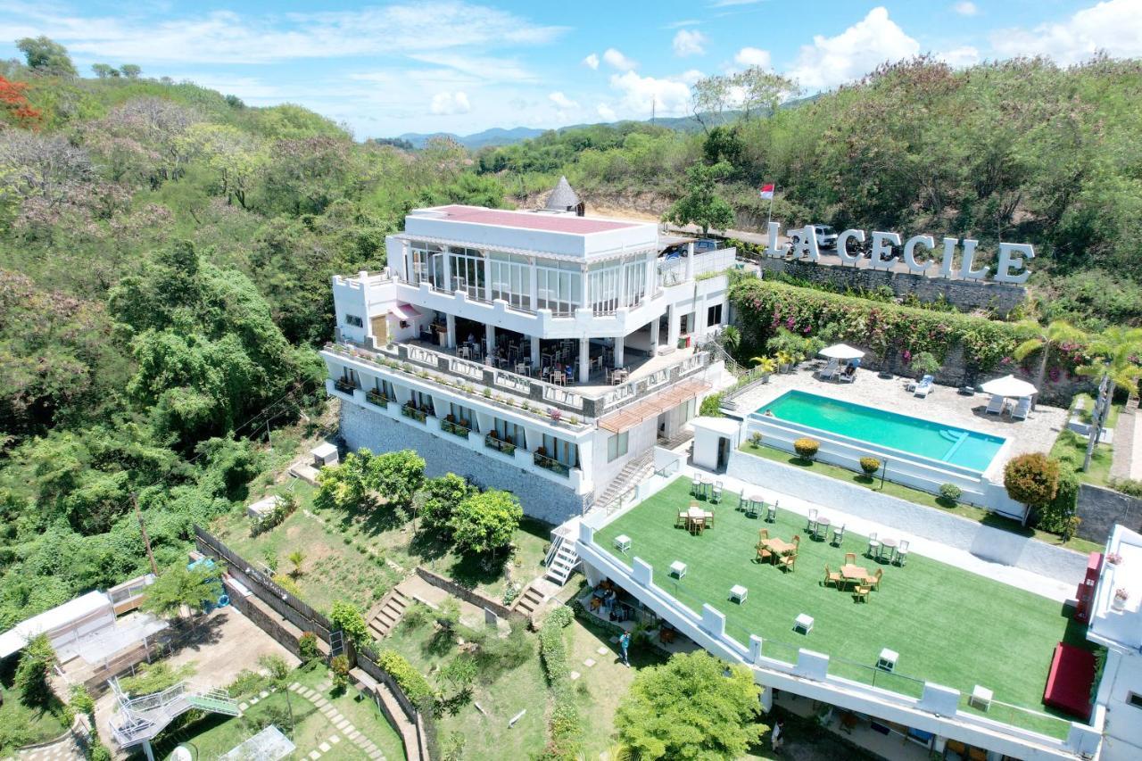 La Cecile Hotel & Cafe Komodo Labuan Bajo Εξωτερικό φωτογραφία